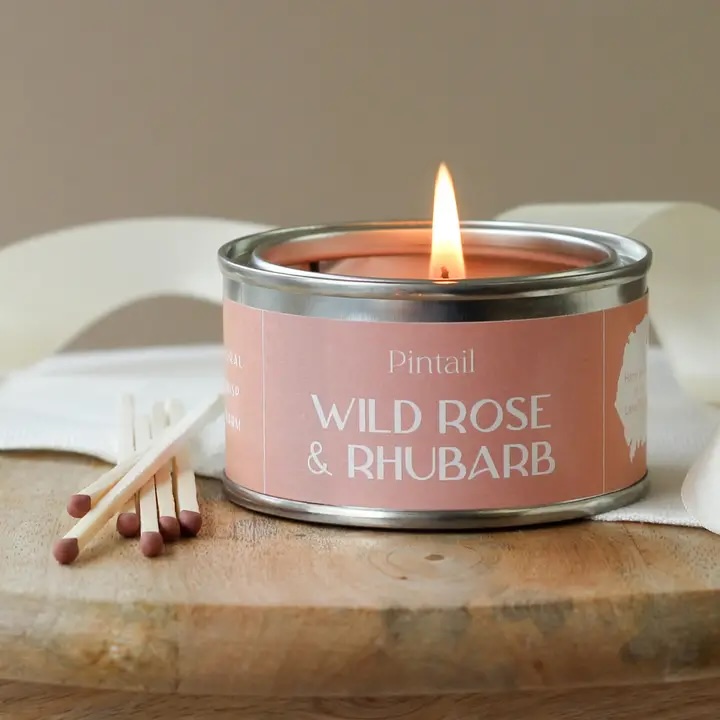 Vela de rosa silvestre y ruibarbo